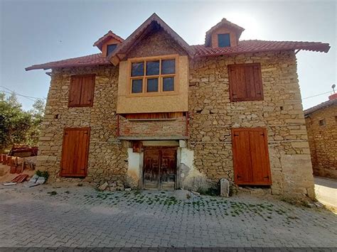 Taş evler turizme hizmet için restore ediliyor