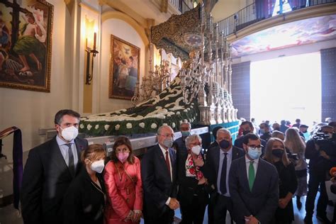 La Virgen De Las Penas De M Laga Vuelve A Lucir Su Manto Hecho Con