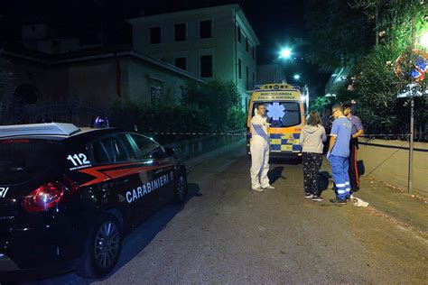 Ragazzo in gita precipita dal terrazzo La vittima è uno studente tedesco