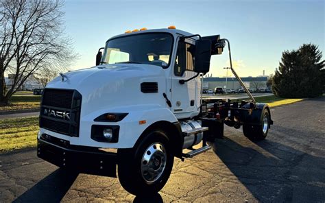 SOLD R073331 2024 Mack MD With Galbreath 25 000 Lbs U25 18HK