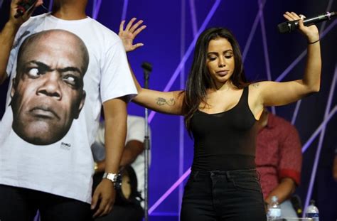 Ego Anitta Estreia Como Apresentadora Do Música Boa Ao Vivo No