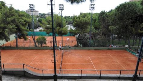 Malore Mentre Gioca A Tennis 60enne Muore Nel Barese Davanti Agli