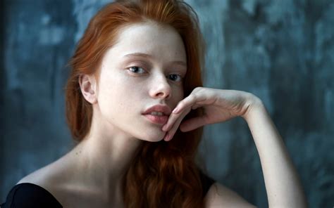 Ekaterina Yasnogorodskaya Necks Redhead Women Pale Face Portrait