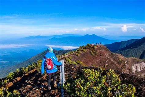 Daftar Gunung Ramah Pendaki Pemula Di Jawa Barat Dengan Panorama Alam