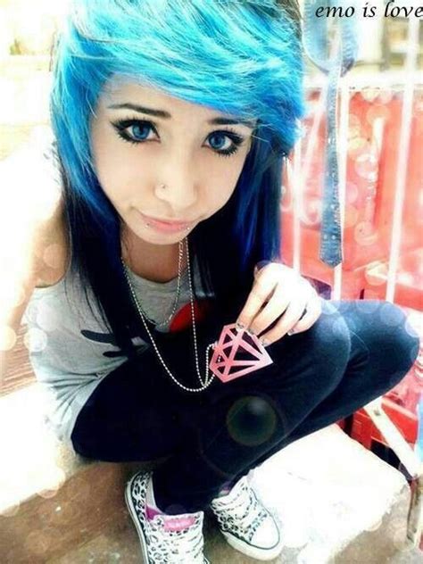 Pin By Samantha Stealsyourskittles On Emos ♥ Emo Scene Hair Cute Emo