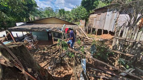 Caminhonete Desce Ladeira Atinge Carro E Duas Casas No Interior Ao