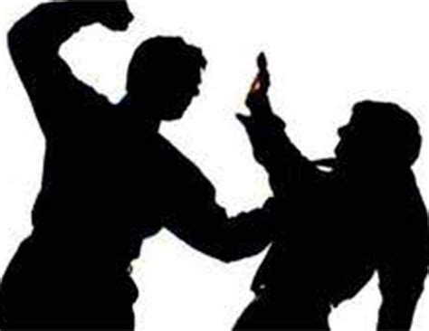 goriau berawal saling ejek akhirnya duel  satu hunus parang