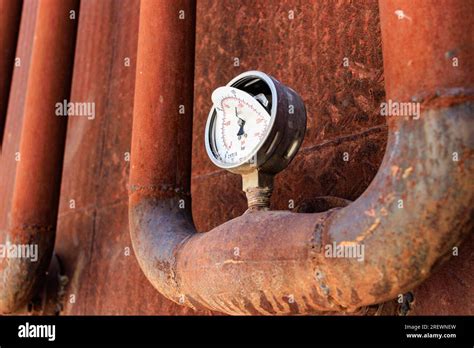 Broken Pressure Gauge Hi Res Stock Photography And Images Alamy