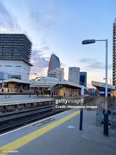 Elephant And Castle Railway Station Photos And Premium High Res Pictures