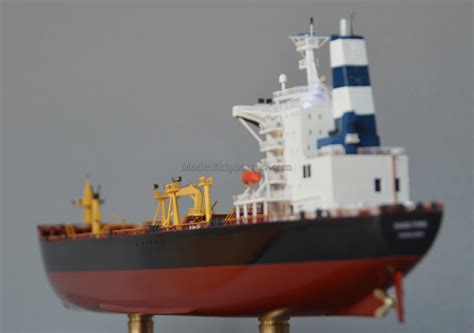 Tanker ship model Iris Glory