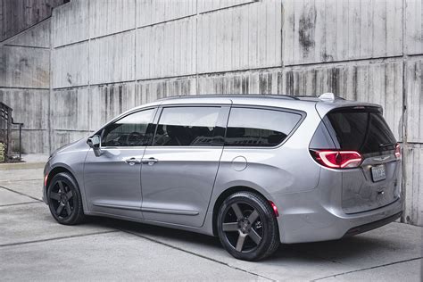 2018 Chrysler Pacifica Available With New S Appearance