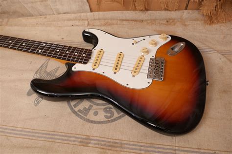 1986 Fender '62 Reissue Stratocaster MIJ Fujigen Sunburst > Guitars Electric Solid Body ...