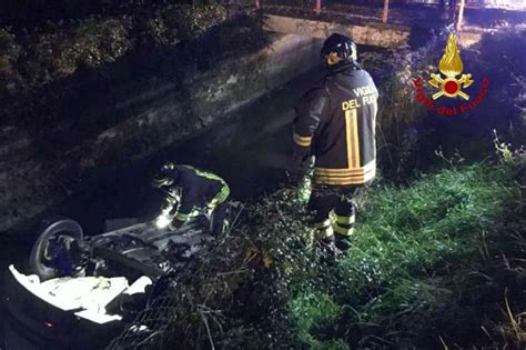 Incidente Serra San Quirico Auto Finisce Nel Canale