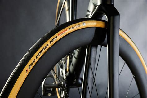 Vittoria presenta el Corsa PRO en edición Gold con laterales en color