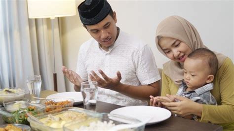 Adab Makan Dan Minum Menurut Ajaran Rasulullah SAW