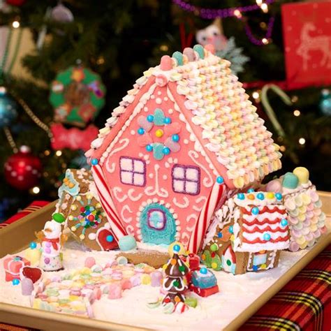 Fort Bend County Libraries Hosts Third Annual Gingerbread House Contest