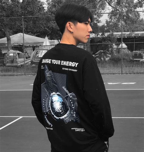 Hot boy 17 tuổi nhiều lần bị nhầm là trai Trung được chấm 10 điểm vì mong muốn kiếm nhiều tiền