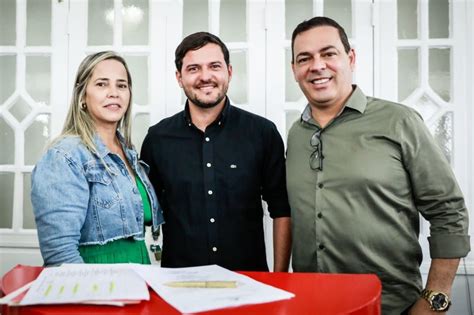 Prefeito Sivaldo Albino assina ordem de serviço para obras de Unidades