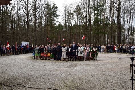 Uczcili Pami Zamordowanych Mieszka C W Adamowa I Kr Lewca Zdj Cia