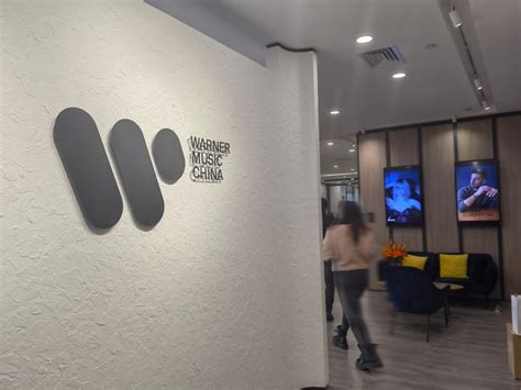 Warner Music Group va reduce 600 de locuri de muncă