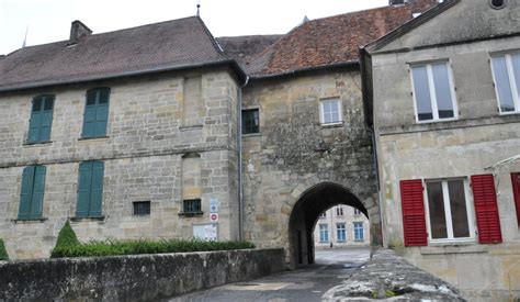 Histoire Le château de Lisle en Rigault se dévoile grâce à Monique et