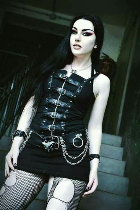 Pin By El Cuervo On Góticas Gothic Fashion Women Fashion Hot Goth Girls