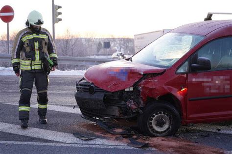 Bautzen B156 Verkehrsunfall Bei Eingeschalteter Ampel Zwei Verletzte