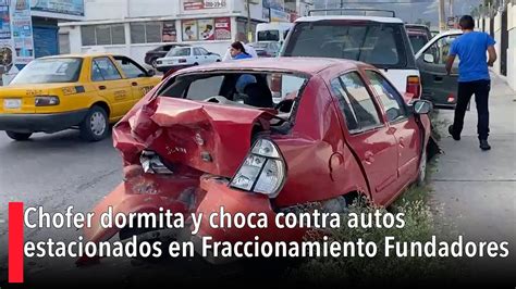 Chofer Dormita Y Choca Contra Autos Estacionados En Fraccionamiento