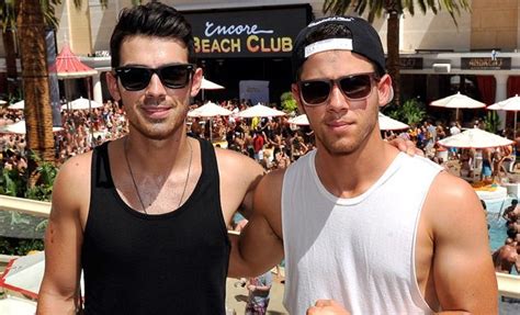 Joe Jonas Says He S Been Having Fun In Gay Bars With Nick Attitude