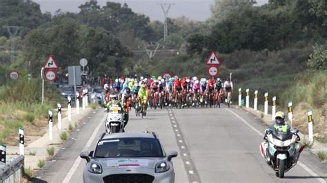 Suspendida La Etapa De La Vuelta A Extremadura Tras Una Multitudinaria