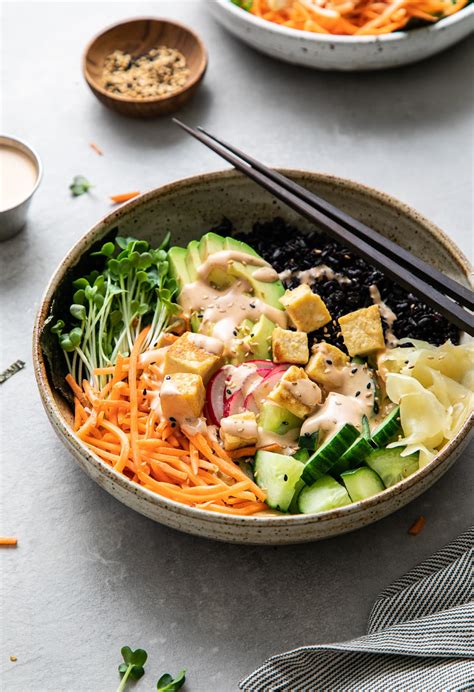 Vegan Sushi Bowl + Dynamite Sauce - The Simple Veganista