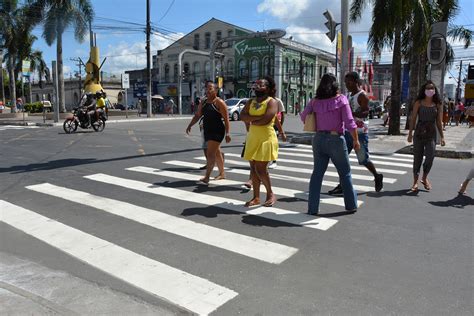 Prefeitura De Feira Renova Pintura Em Faixas De Pedestres