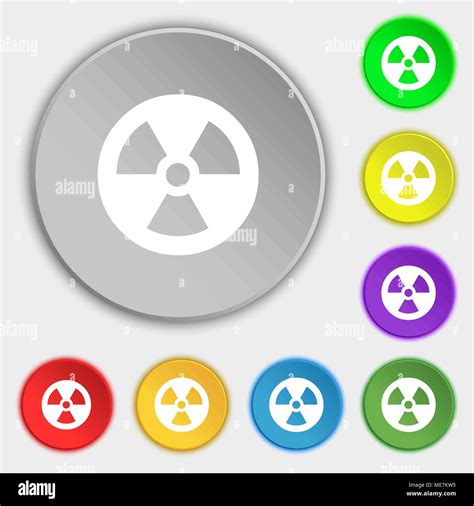 L icône de rayonnement signe Symbole sur cinq boutons plats Vector