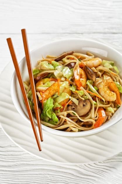 Crevettes Yaki Udon Nouilles Udon Saut Es Aux Crevettes Chou Ch Taigne