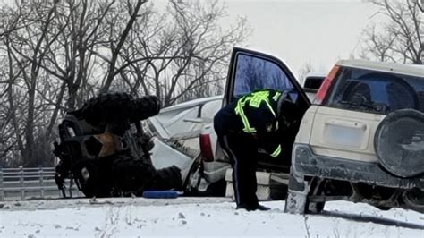 3 In Hospital After Crash Closes Ontarios Highway 401 In Chatham Kent