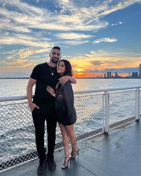 Becky G Y Sebastian Lletget Juntos Y Cari Osos Tras Esc Ndalo Por