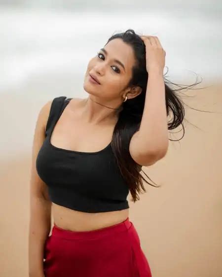 Kaavya Arivumani Top Hot Pics And Photo