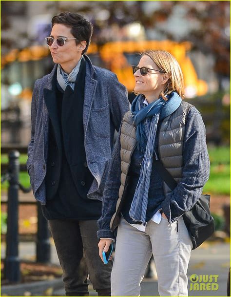 Jodie Foster & Wife Alexandra Hedison Enjoy NYC Park Stroll: Photo ...