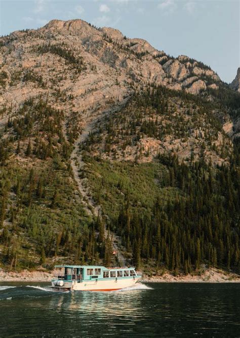 Lake Minnewanka Cruise: Banff National Park Sightseeing by Boat