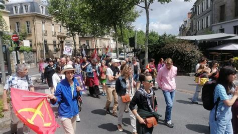 Législatives 2024 des centaines de manifestants contre l extrême