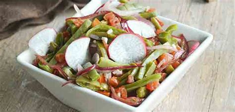 Ensalada de Nopales Tomate y Rábanos Chef Oropeza