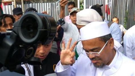 Kasus Dokter Fiera Lovita Soal Status Di Fb Yang Sindir Habib Rizieq