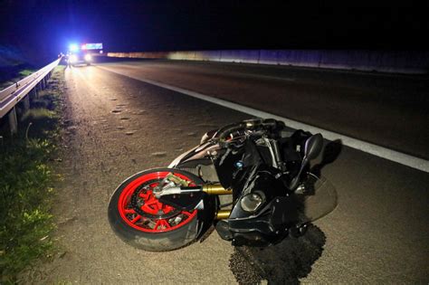 Unfall Auf Der A J Hriger Motorradfahrer Stirbt Osthessen News