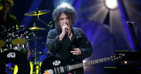 Robert Smith De The Cure Furioso Con Ticketmaster Por Altos Precios De