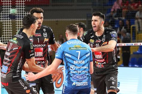 Pallavolo La Cucine Lube Sfida I Campioni Ditalia Di Trento Notizie