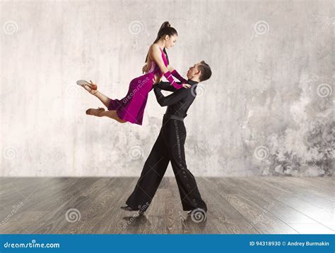 Couple in the Active Ballroom Dance Stock Photo - Image of ballroom, partnership: 94318930