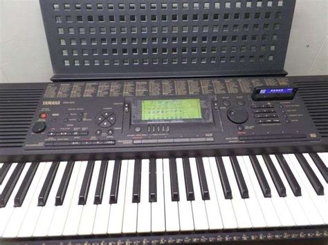 VERY NICE Yamaha PSR 520 Keyboard W Stand Excellent Condition Great