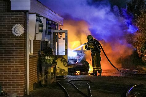 Autobrand In Wezep Slaat Over Naar Woning