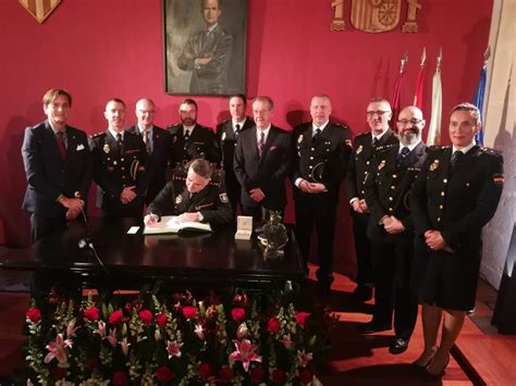 La Comisar A De Polic A Nacional De Alzira Algemes Recibe La Insignia