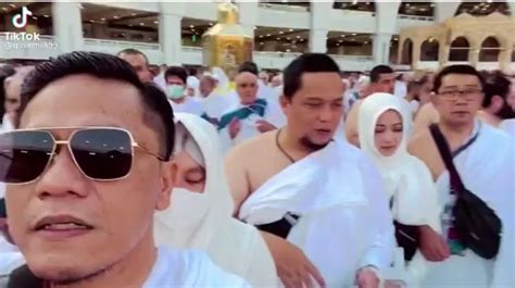 Gus Miftah Kena Semprot Gegara Selfie Saat Thawaf Helmi Felis Agak